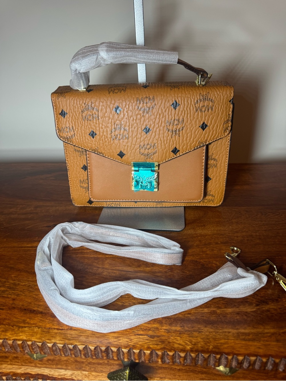 Satchel with Gold-Tone Lock. No Brand.